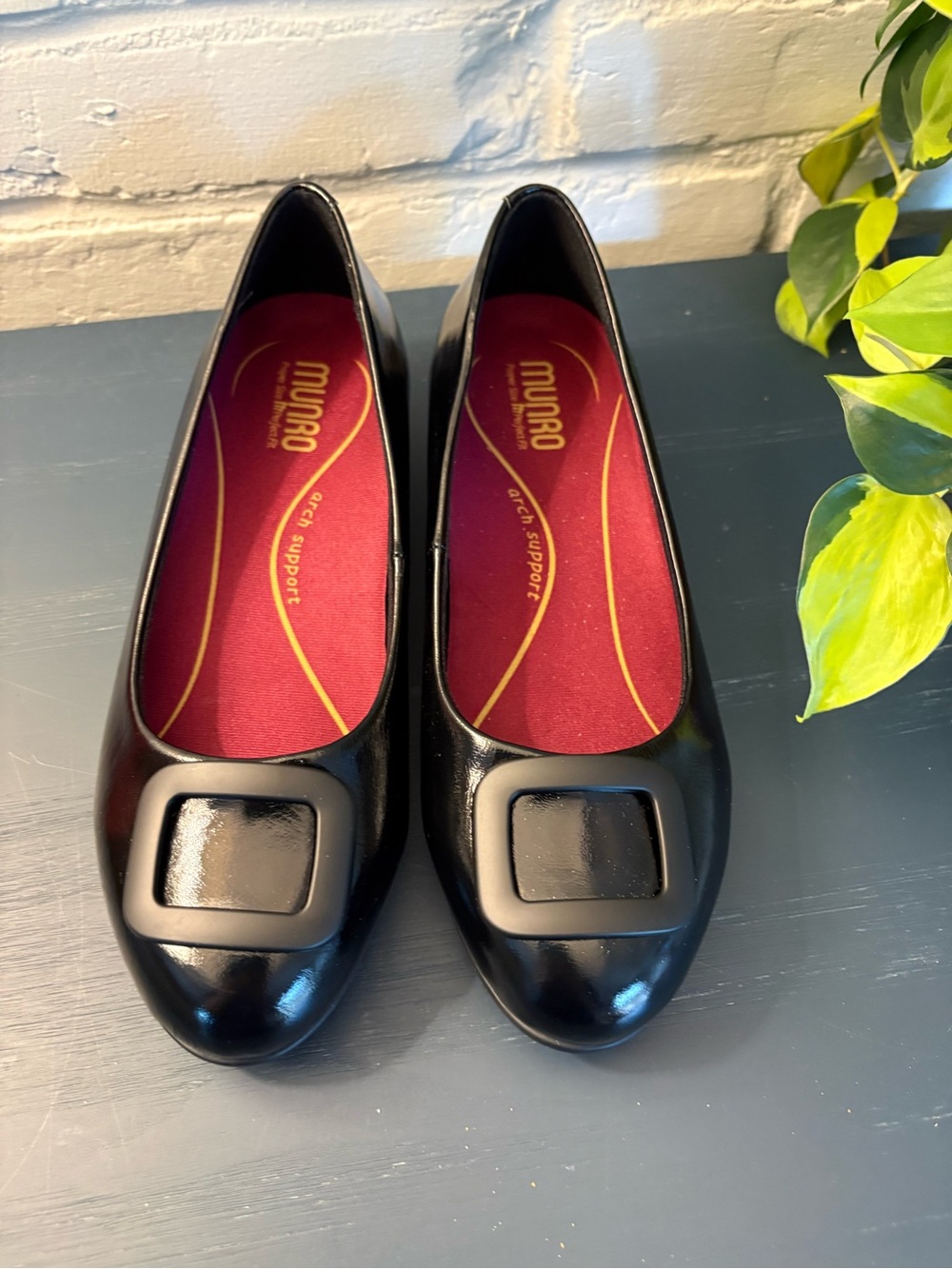 MUNRO! Black Patent Flats with Square Toe Accent 8WW - Never Worn!